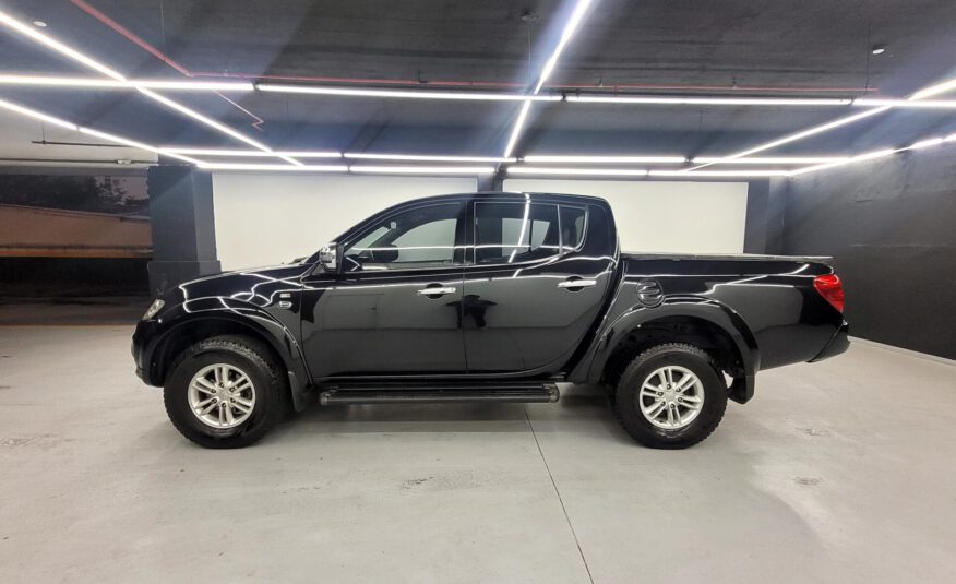 MITSUBISHI L200 TRITON 3.5 HPE 4X4 CD V6 24V FLEX 4P AUTOMÁTICO