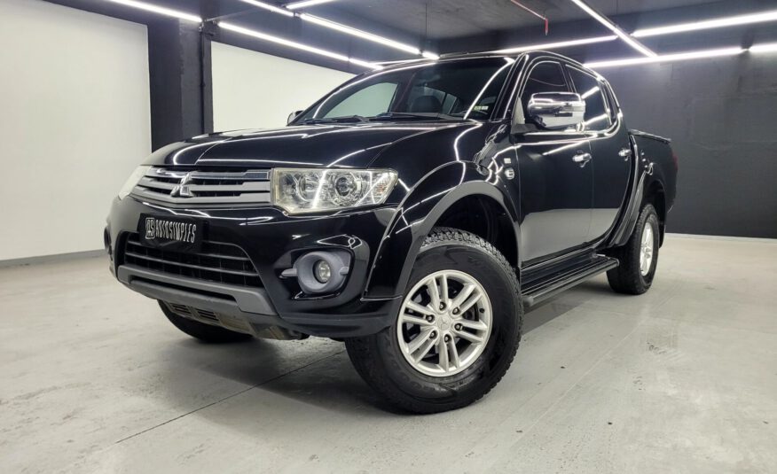 MITSUBISHI L200 TRITON 3.5 HPE 4X4 CD V6 24V FLEX 4P AUTOMÁTICO