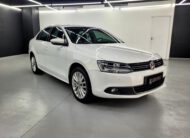 VOLKSWAGEN JETTA 2.0 TSI HIGHLINE 211CV GASOLINA 4P TIPTRONIC 2014